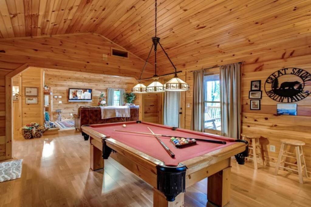הוילה גטלינבורג Great Location Pool Table Hot Tub מראה חיצוני תמונה